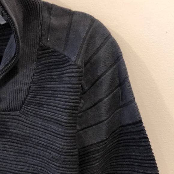 Sweater - Picture 4 of 6